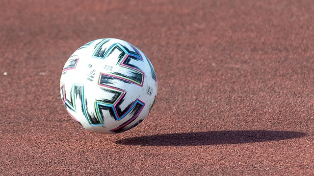 齐心协力更 齐心协力更